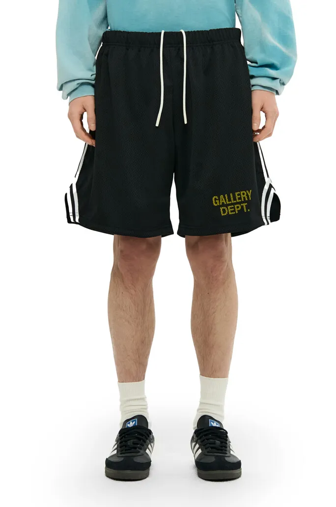 GALLERY DEPT. VENICE COURT SHORTS English mesh shorts Logo webbing wide-leg basketball shorts Black and white S-XL Original molding Loose wide-leg version American boys' first choice Breathable mesh fabric Superimposed soft material inside Comfortable and easy to match Custom-woven original consistent webbing/main mark/component wash mark Details are enlarged to follow